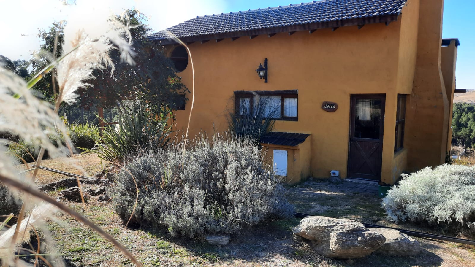Frente de cabaña en Yacanto