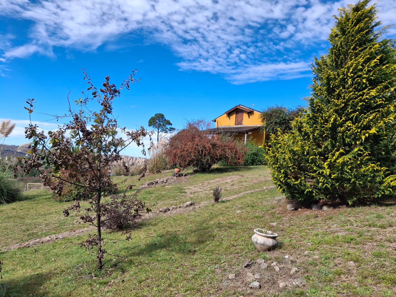 Jardín con vista a las sierras
